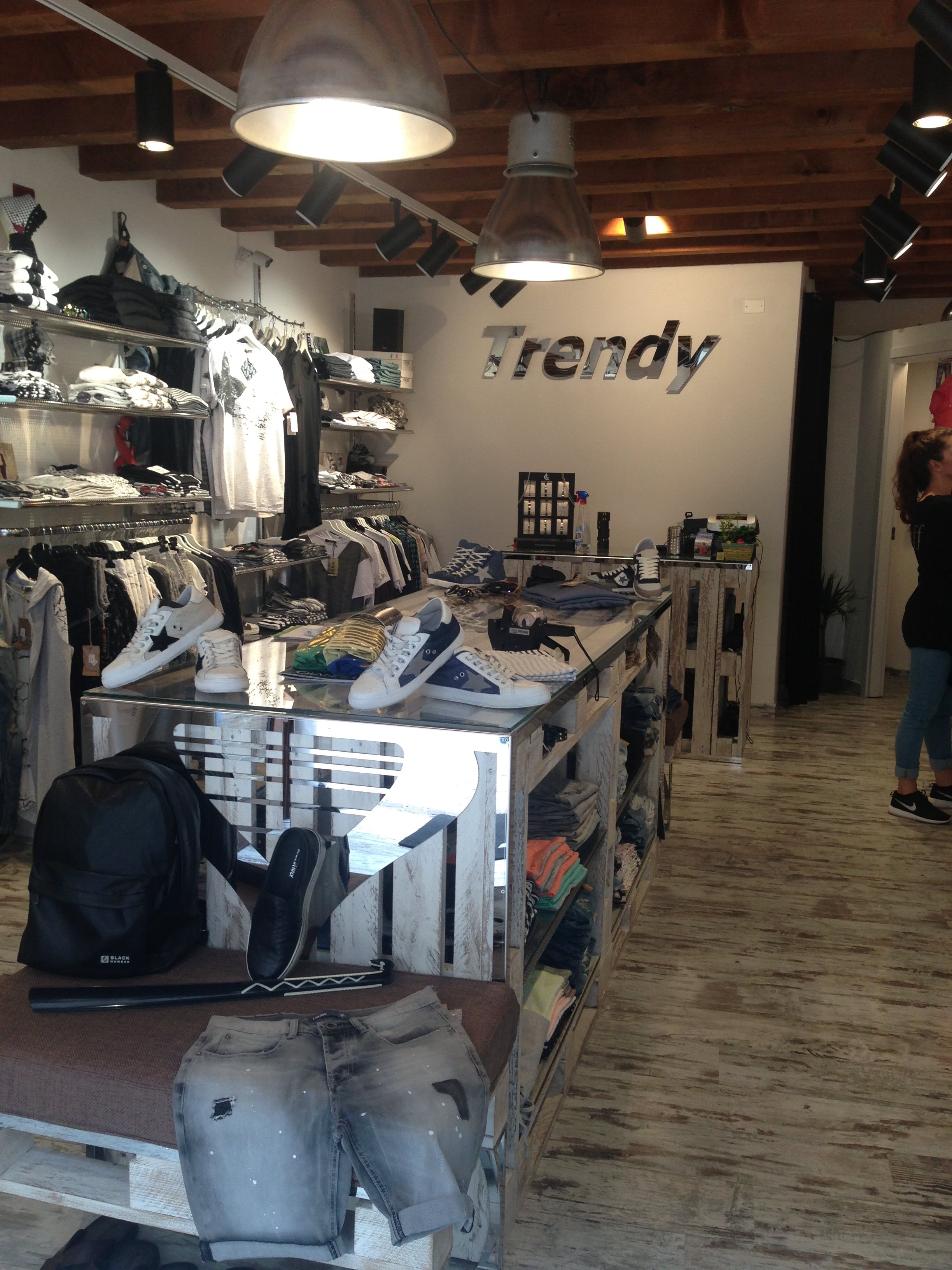 Shoe store in bardolino, verona